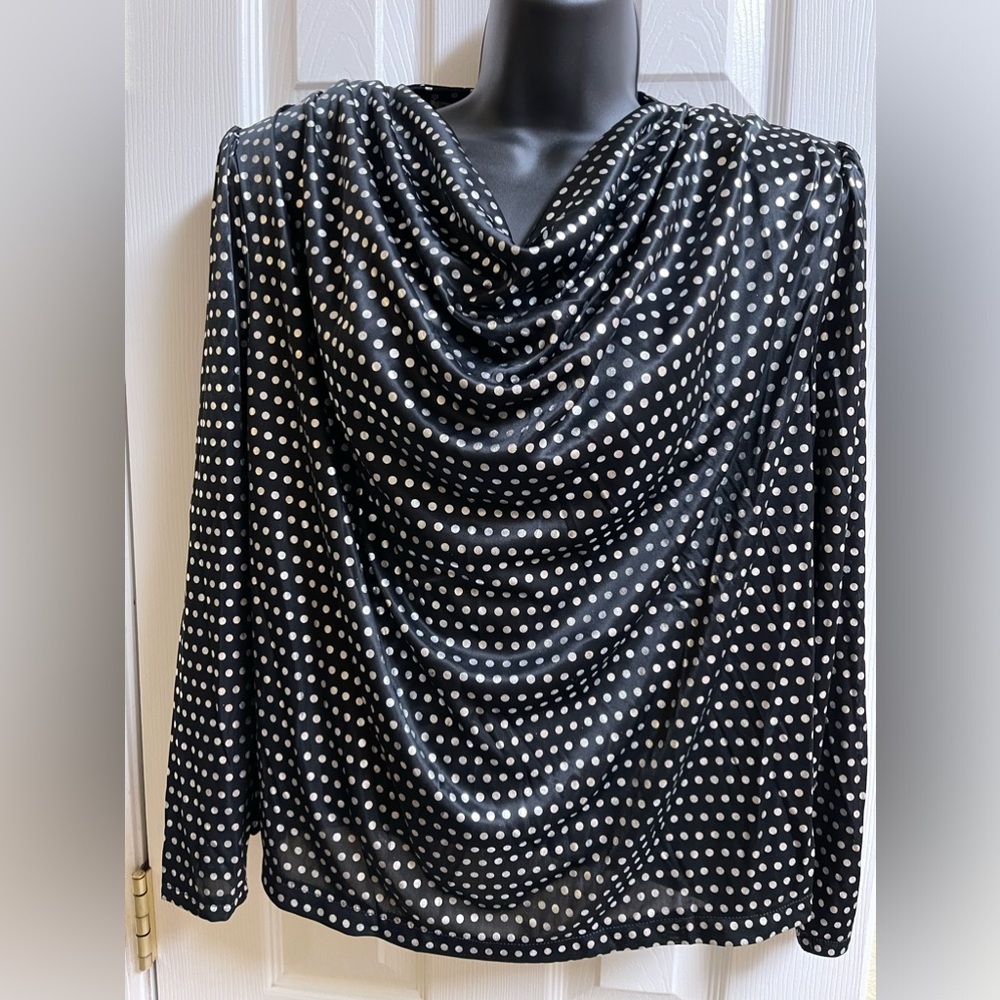 3/$30 ❤️Vintage 80s.  Black with silver polka dots.  Great condition.